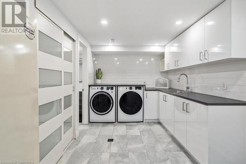 2326 Malcolm Crescent, Burlington, ON - Indoor Photo Showing Laundry Room