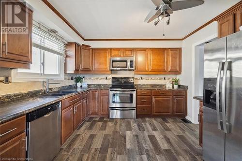 2326 Malcolm Crescent, Burlington, ON - Indoor Photo Showing Kitchen With Double Sink