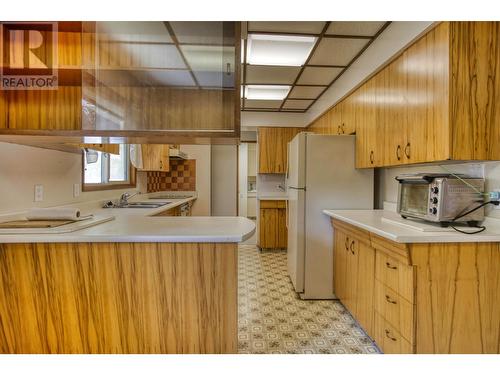 2108 10Th Avenue, Castlegar, BC - Indoor Photo Showing Kitchen