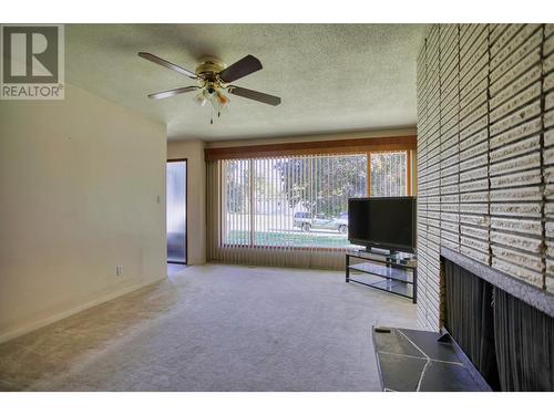 2108 10Th Avenue, Castlegar, BC - Indoor Photo Showing Other Room