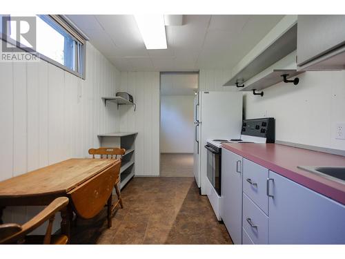 2108 10Th Avenue, Castlegar, BC - Indoor Photo Showing Kitchen