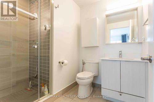 1106 - 4675 Metcalfe Avenue, Mississauga, ON - Indoor Photo Showing Bathroom