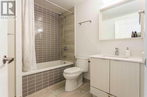 1106 - 4675 Metcalfe Avenue, Mississauga, ON - Indoor Photo Showing Bathroom