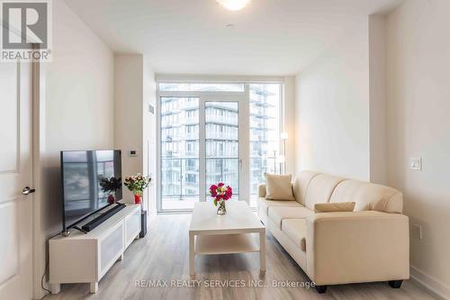 1106 - 4675 Metcalfe Avenue, Mississauga, ON - Indoor Photo Showing Living Room