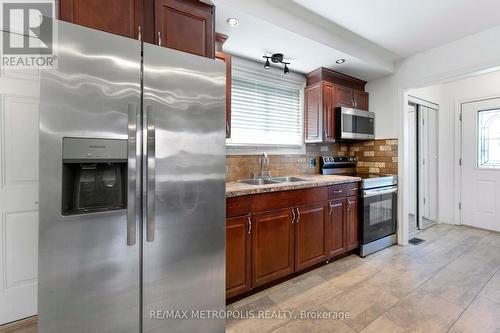 435 Wilson Road N, Oshawa, ON - Indoor Photo Showing Kitchen With Double Sink