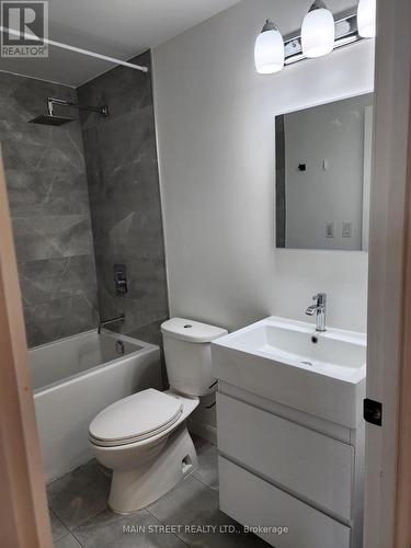 202 - 7 Erie Avenue, Brantford, ON - Indoor Photo Showing Bathroom