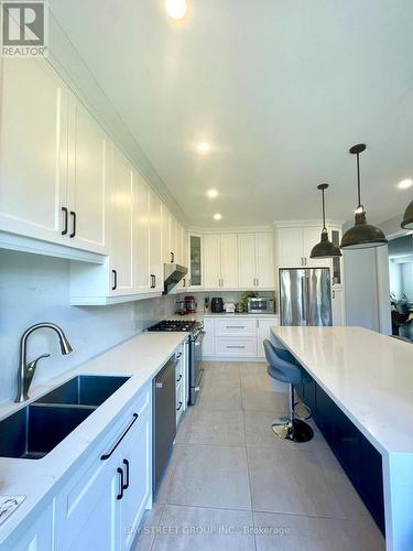 54 Castleglen Boulevard, Markham, ON - Indoor Photo Showing Kitchen With Stainless Steel Kitchen With Double Sink With Upgraded Kitchen