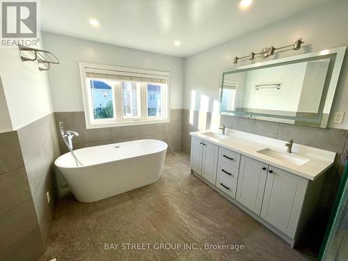 54 Castleglen Boulevard, Markham, ON - Indoor Photo Showing Bathroom