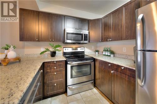 276 Eiwo Court Unit# 105, Waterloo, ON - Indoor Photo Showing Kitchen With Stainless Steel Kitchen