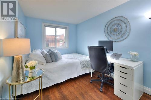 276 Eiwo Court Unit# 105, Waterloo, ON - Indoor Photo Showing Bedroom