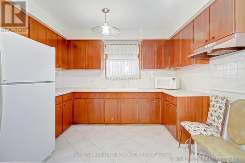 2 Romfield Drive, Toronto, ON - Indoor Photo Showing Kitchen