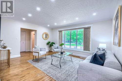 2305 Wagner Crescent, Burlington, ON - Indoor Photo Showing Living Room