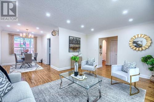 2305 Wagner Crescent, Burlington, ON - Indoor Photo Showing Living Room