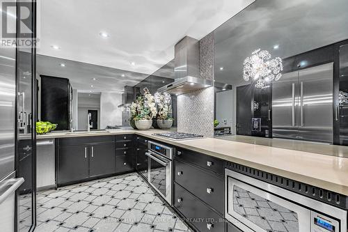 12 Sandy Ridge Court, Whitchurch-Stouffville, ON - Indoor Photo Showing Kitchen With Upgraded Kitchen