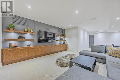 12 Sandy Ridge Court, Whitchurch-Stouffville, ON - Indoor Photo Showing Living Room