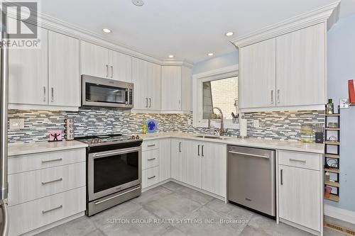 43 Baymark Road, Markham, ON - Indoor Photo Showing Kitchen With Upgraded Kitchen