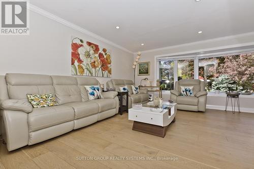 43 Baymark Road, Markham, ON - Indoor Photo Showing Living Room