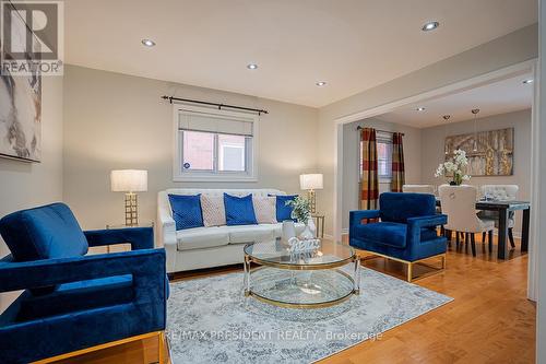 5880 Chorley Place, Mississauga, ON - Indoor Photo Showing Living Room