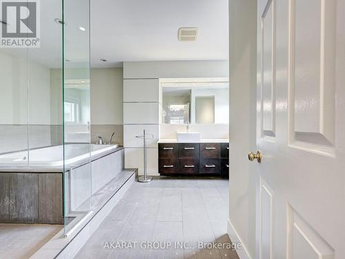 1181 Glenashton Drive, Oakville, ON - Indoor Photo Showing Bathroom