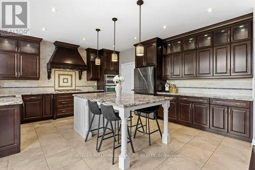 358 Malboeuf Court, Milton, ON - Indoor Photo Showing Kitchen With Upgraded Kitchen