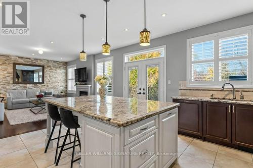 358 Malboeuf Court, Milton, ON - Indoor Photo Showing Kitchen With Upgraded Kitchen