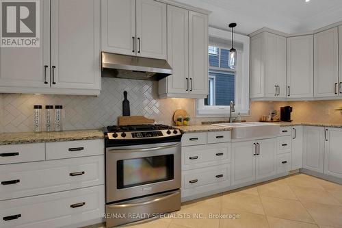 376 Pine Street, Milton, ON - Indoor Photo Showing Kitchen With Upgraded Kitchen