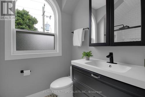 376 Pine Street, Milton, ON - Indoor Photo Showing Bathroom