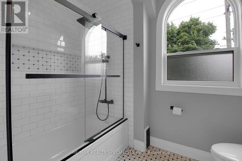 376 Pine Street, Milton, ON - Indoor Photo Showing Bathroom