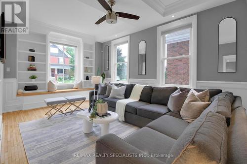 376 Pine Street, Milton, ON - Indoor Photo Showing Living Room