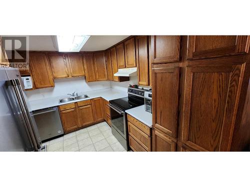 467 Rawlings Lake Road, Lumby, BC - Indoor Photo Showing Kitchen With Double Sink