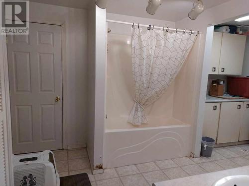 467 Rawlings Lake Road, Lumby, BC - Indoor Photo Showing Bathroom