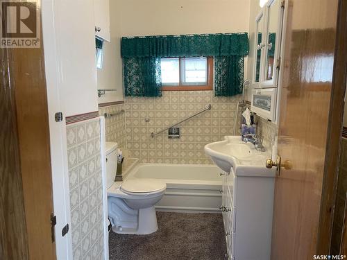 58 Helena Street, Prud'Homme, SK - Indoor Photo Showing Bathroom