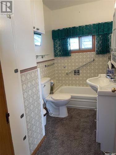 58 Helena Street, Prud'Homme, SK - Indoor Photo Showing Bathroom