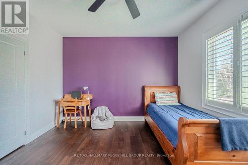 27 Houben Crescent, Oro-Medonte, ON - Indoor Photo Showing Bedroom