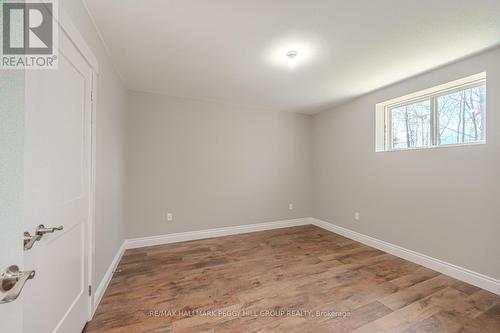 27 Houben Crescent, Oro-Medonte, ON - Indoor Photo Showing Other Room