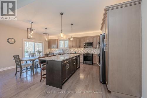 27 Houben Crescent, Oro-Medonte, ON - Indoor Photo Showing Kitchen With Upgraded Kitchen