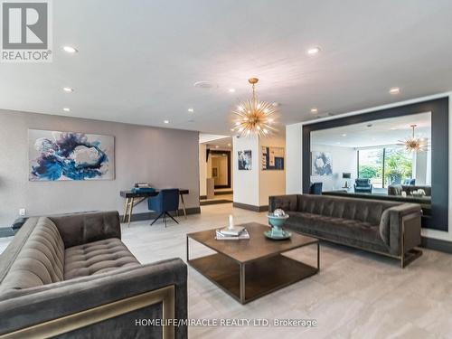 604 - 1270 Maple Crossing Boulevard, Burlington, ON - Indoor Photo Showing Living Room