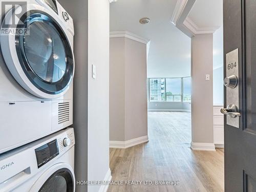 604 - 1270 Maple Crossing Boulevard, Burlington, ON - Indoor Photo Showing Laundry Room