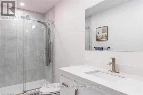 1647 Gregory Road, St. Catharines, ON - Indoor Photo Showing Bathroom