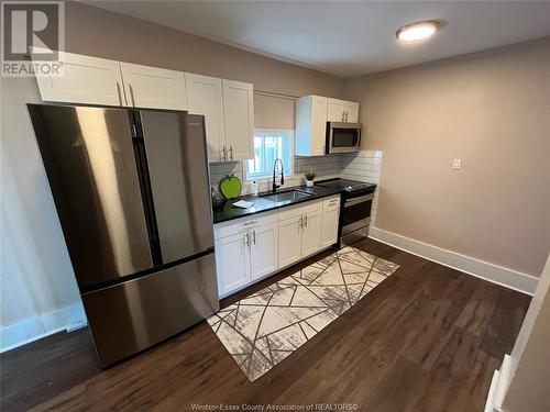 1106 Moy, Windsor, ON - Indoor Photo Showing Kitchen