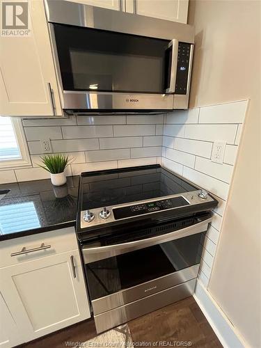 1106 Moy, Windsor, ON - Indoor Photo Showing Kitchen