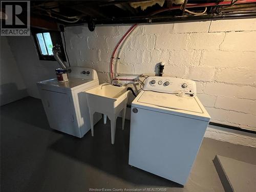 1106 Moy, Windsor, ON - Indoor Photo Showing Laundry Room