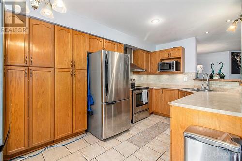 275 Rolling Meadow Crescent, Ottawa, ON - Indoor Photo Showing Kitchen With Double Sink