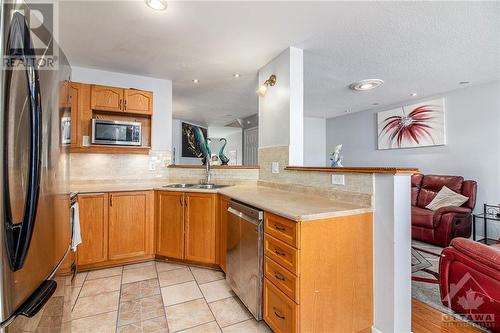 275 Rolling Meadow Crescent, Ottawa, ON - Indoor Photo Showing Kitchen With Double Sink