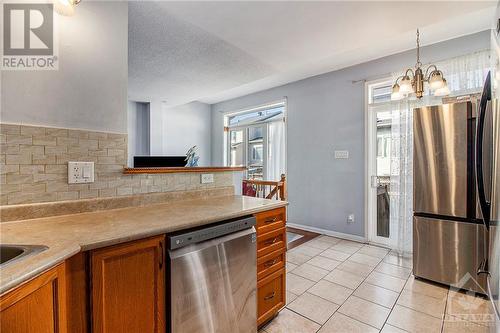 275 Rolling Meadow Crescent, Ottawa, ON - Indoor Photo Showing Kitchen