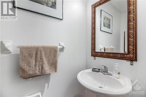 275 Rolling Meadow Crescent, Ottawa, ON - Indoor Photo Showing Bathroom