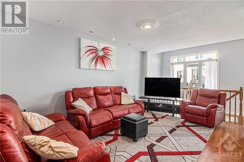 275 Rolling Meadow Crescent, Ottawa, ON - Indoor Photo Showing Living Room