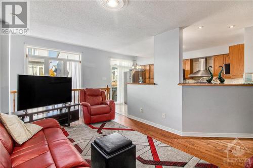 275 Rolling Meadow Crescent, Ottawa, ON - Indoor Photo Showing Living Room