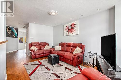 275 Rolling Meadow Crescent, Ottawa, ON - Indoor Photo Showing Living Room