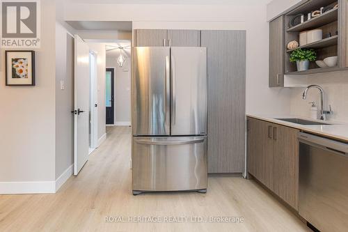 42 Fernbank Place, Whitby, ON - Indoor Photo Showing Kitchen